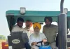 ਗੁਰਮੀਤ ਸਿੰਘ ਖੁੱਡੀਆਂ ਨੇ ਗੁਰਦਾਸਪੁਰ ਦੇ ਖੇਤਾਂ ਵਿੱਚ ਪਰਾਲੀ ਦੀਆਂ ਗੱਠਾਂ ਬਣਾ ਕੇ ਪੰਜਾਬ ਦੇ ਕਿਸਾਨਾਂ ਨੂੰ ਪਰਾਲੀ ਨਾ ਸਾੜਨ ਦੀ ਕੀਤੀ ਅਪੀਲ