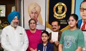  ਪੰਜਾਬ ਰਾਜ ਖੁਰਾਕ ਕਮਿਸ਼ਨ ਦੇ ਚੇਅਰਮੈਨ ਬਾਲ ਮੁਕੰਦ ਸ਼ਰਮਾ ਵੱਲੋਂ ਰਾਵੀ ਪੰਧੇਰ ਦੀ ਕਿਤਾਬ 'ਲੈਟਰਜ਼ ਟੂ ਮਾਈ ਡੌਟਰਜ਼' ਲੋਕ ਅਰਪਣ
