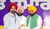 ਮਿਸ਼ਨ ਰੋਜ਼ਗਾਰ’ ਜਾਰੀ ਰੱਖਦਿਆਂ ਮੁੱਖ ਮੰਤਰੀ ਭਗਵੰਤ ਸਿੰਘ ਮਾਨ ਨੇ ਹੋਰ 355 ਨੌਜਵਾਨਾਂ ਨੂੰ ਸੌਂਪੇ ਨਿਯੁਕਤੀ ਪੱਤਰ