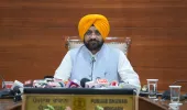 ਭਗਵੰਤ ਮਾਨ ਸਰਕਾਰ 2100 ਤੋਂ ਵੱਧ ਮਨਰੇਗਾ ਕਰਮਚਾਰੀਆਂ ਦੇ ਮੋਢੇ ਨਾਲ ਮੋਢਾ ਜੋੜ ਕੇ ਖੜ੍ਹੀ ਹੈ
