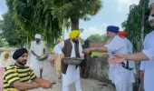 ਗੁਰਦੁਆਰਾ ਬਾਬਾ ਹੰਦਾਲ ਜੀ ਦੇ ਪਵਿੱਤਰ ਸਰੋਵਰ ਦੀ ਕਾਰਸੇਵਾ ਵਿੱਚ ਲੋਕ ਨਿਰਮਾਣ ਮੰਤਰੀ ਸ. ਹਰਭਜਨ ਸਿੰਘ ਈ.ਟੀ.ਓ. ਨੇ ਕੀਤੀ ਸੇਵਾ
