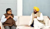 ਮਾਨਵਤਾ ਦੇ ਆਧਾਰ 'ਤੇ ਮੰਗੀ ਪੈਰੋਲ: ਜਗਤਾਰ ਹਵਾਰਾ ਮਾਮਲੇ 'ਚ ਪੰਜਾਬ ਦੇ ਮੁੱਖ ਮੰਤਰੀ ਨੇ ਗਵਰਨਰ ਨਾਲ ਕੀਤੀ ਅਹਿਮ ਮੁਲਾਕਾਤ