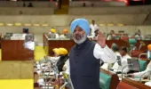 ਪੰਜਾਬ ਵੱਲੋਂ ਹਜ਼ਾਰਾਂ ਆਊਟਸੋਰਸਡ ਵਰਕਰਾਂ ਦਾ ਭਵਿੱਖ ਸੁਰੱਖਿਅਤ ਕਰਨ ਲਈ ਇਤਿਹਾਸਕ ਕਾਨੂੰਨ ਪਾਸ