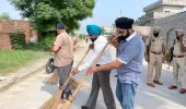 ਵਿਧਾਇਕ ਗੁਰਦੀਪ ਸਿੰਘ ਰੰਧਾਵਾ ਦੀ ਅਗਵਾਈ ਵਿੱਚ 'ਮਿਸ਼ਨ ਕਲੀਨ ਮੁਹਿੰਮ' ਜਾਰੀ