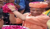 ਮਥੁਰਾ 'ਚ ਕ੍ਰਿਸ਼ਨ ਜਨਮ ਅਸ਼ਟਮੀ ਦੀ ਧੂਮ: CM ਯੋਗੀ ਨੇ ਕੀਤੀ ਪੂਜਾ-ਅਰਚਨਾ; ਰਾਤ 12 ਵਜੇ ਹੋਵੇਗਾ ਕਾਨ੍ਹਾ ਦਾ ਜਨਮ