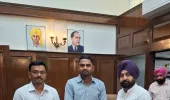 ਮਾਲ ਮੰਤਰੀ ਹਰਦੀਪ ਸਿੰਘ ਮੁੰਡੀਆਂ ਵੱਲੋਂ 3 ਨਵੇਂ ਕਲਰਕਾਂ ਨੂੰ ਨਿਯੁਕਤੀ ਪੱਤਰ ਤਕਸੀਮ