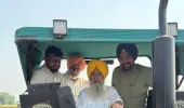 ਗੁਰਮੀਤ ਸਿੰਘ ਖੁੱਡੀਆਂ ਨੇ ਗੁਰਦਾਸਪੁਰ ਦੇ ਖੇਤਾਂ ਵਿੱਚ ਪਰਾਲੀ ਦੀਆਂ ਗੱਠਾਂ ਬਣਾ ਕੇ ਪੰਜਾਬ ਦੇ ਕਿਸਾਨਾਂ ਨੂੰ ਪਰਾਲੀ ਨਾ ਸਾੜਨ ਦੀ ਕੀਤੀ ਅਪੀਲ