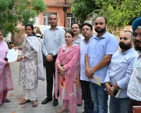 ਡਿਪਟੀ ਕਮਿਸ਼ਨਰ ਨੇ ਵਾਰਡਾਂ ‘ਚ ਵੋਟਰਾਂ ਨਾਲ ਕੀਤੀ ਗੱਲਬਾਤ, ਫਾਰਮ ਵੰਡੇ