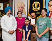  ਪੰਜਾਬ ਰਾਜ ਖੁਰਾਕ ਕਮਿਸ਼ਨ ਦੇ ਚੇਅਰਮੈਨ ਬਾਲ ਮੁਕੰਦ ਸ਼ਰਮਾ ਵੱਲੋਂ ਰਾਵੀ ਪੰਧੇਰ ਦੀ ਕਿਤਾਬ 'ਲੈਟਰਜ਼ ਟੂ ਮਾਈ ਡੌਟਰਜ਼' ਲੋਕ ਅਰਪਣ