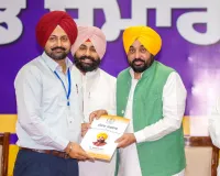 ਮਿਸ਼ਨ ਰੋਜ਼ਗਾਰ’ ਜਾਰੀ ਰੱਖਦਿਆਂ ਮੁੱਖ ਮੰਤਰੀ ਭਗਵੰਤ ਸਿੰਘ ਮਾਨ ਨੇ ਹੋਰ 355 ਨੌਜਵਾਨਾਂ ਨੂੰ ਸੌਂਪੇ ਨਿਯੁਕਤੀ ਪੱਤਰ