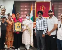 ਏਸ਼ੀਆ ਹਾਕੀ ਕੱਪ ਵਿਚ ਕਾਂਸੀ ਤਗਮਾ ਜੇਤੂ ਰਸ਼ਮੀਨ ਕੌਰ ਹਾਂਡਾ ਨੂੰ ਡਿਪਟੀ ਕਮਿਸ਼ਨਰ ਨੇ ਕੀਤਾ ਸਨਮਾਨਿਤ