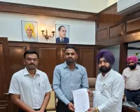 ਮਾਲ ਮੰਤਰੀ ਹਰਦੀਪ ਸਿੰਘ ਮੁੰਡੀਆਂ ਵੱਲੋਂ 3 ਨਵੇਂ ਕਲਰਕਾਂ ਨੂੰ ਨਿਯੁਕਤੀ ਪੱਤਰ ਤਕਸੀਮ