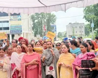ਅਕਾਲੀ ਦਲ ਦੇ ਦਫ਼ਤਰ ਵਿੱਚ ਬਜ਼ੁਰਗ ਦਲਿਤ ਔਰਤ ਨਾਲ ਕੁੱਟਮਾਰ ਖ਼ਿਲਾਫ਼ ਆਪ ਮਹਿਲਾ ਵਿੰਗ ਵੱਲੋਂ ਸਮਰਾਲਾ 'ਚ ਭਾਰੀ ਰੋਸ ਪ੍ਰਦਰਸ਼ਨ