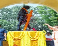 ਮਹਾਤਮਾ ਗਾਂਧੀ ਦੀ 157ਵੀਂ ਜਯੰਤੀ: CM ਯੋਗੀ ਨੇ ਬਾਪੂ ਦੀ ਪ੍ਰਤਿਮਾ 'ਤੇ ਭੇਟ ਕੀਤੇ ਸ਼ਰਧਾ ਦੇ ਫੁੱਲ