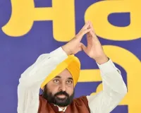 ਮੁੱਖ ਮੰਤਰੀ ਭਗਵੰਤ ਸਿੰਘ ਮਾਨ ਨੇ ‘ਲਾਲ ਲਕੀਰ’ ਅੰਦਰ ਬਣੇ ਮਕਾਨਾਂ ਦੇ ਮਾਲਕਾਨਾ ਹੱਕ ਦਿੱਤੇ; ਦਹਾਕਿਆਂ ਦੀ ਉਡੀਕ ਖ਼ਤਮ ਹੋਈ
