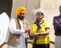 ਮੁੱਖ ਮੰਤਰੀ ਭਗਵੰਤ ਸਿੰਘ ਮਾਨ ਨੇ ‘ਯੁੱਧ ਨਸ਼ਿਆਂ ਵਿਰੁੱਧ’ ਮੁਹਿੰਮ ਨੂੰ ਫੈਸਲਾਕੁੰਨ ਪੜਾਅ ’ਤੇ ਲਿਜਾਂਦਿਆਂ ਬਾਈਕ ਰੈਲੀ ਨੂੰ ਝੰਡੀ ਦਿਖਾ ਕੇ ਰਵਾਨਾ ਕੀਤਾ