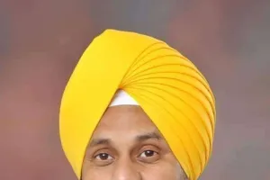 ਅਪਰੇਸ਼ਨ ਅੰਮ੍ਰਿਤਪਾਲ ਤੇ ਫਿਰ ਬੋਲੇ ਦੇ ਜਥੇਦਾਰ ,ਕਿਹਾ ਅੰਮ੍ਰਿਤਪਾਲ ਸਿੰਘ ਨੂੰ ਕਰਨਾ ਚਾਹੀਦਾ ਹੈ ਸਰੰਡਰ