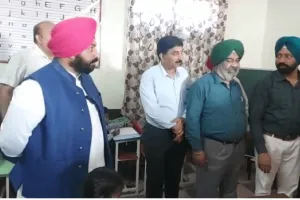ਕਿਸ਼ਤੀ ਚ ਸਵਾਰ ਹੋਕੇ ਹਰਜੋਤ ਬੈਂਸ ਨਿਕਲੇ ਸਕੂਲਾਂ ਦੇ ਦੌਰੇ ਤੇ , ਸਾਰੇ ਹੋ ਗਏ ਖੁਸ਼