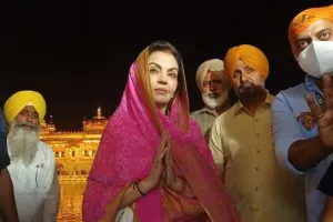  ਸ੍ਰੀ ਹਰਿਮੰਦਰ ਸਾਹਿਬ ਨਤਮਸਤਕ ਹੋਏ ਨੀਤਾ ਅੰਬਾਨੀ