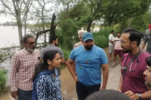 ਸੜਕ ਸੰਪਰਕ ਟੁੱਟਣ ਕਾਰਨ ਪ੍ਰਭਾਵਿਤ ਪਿੰਡ ਵਾਸੀਆਂ ਨਾਲ ਡਿਪਟੀ ਕਮਿਸ਼ਨਰ ਨੇ ਸਾਧਿਆ ਸੰਪਰਕ ; ਪਿੰਡਾਂ ਵਿਚੋਂ ਬਾਹਰ ਸੁਰੱਖਿਅਤ ਥਾਵਾਂ ‘ਤੇ ਆ ਕੇ ਪ੍ਰਸ਼ਾਸਨ ਨਾਲ ਸਹਿਯੋਗ ਕਰਨ ਦੀ ਕੀਤੀ ਅਪੀਲ