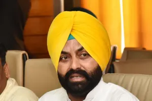 ਜਨਤਕ ਬੱਸ ਸੇਵਾ ਨੂੰ ਸੁਚਾਰੂ ਤੇ ਪਾਰਦਰਸ਼ੀ ਬਣਾਉਣ ਦੀ ਮੁਹਿੰਮ ਤਹਿਤ 35 ਲੀਟਰ ਡੀਜ਼ਲ ਚੋਰੀ ਕਰਦੇ ਦੋ ਡਰਾਈਵਰ ਕਾਬੂ: ਲਾਲਜੀਤ ਸਿੰਘ ਭੁੱਲਰ
