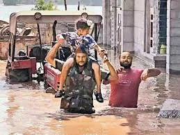 ਹੜ੍ਹ ਕਾਰਨ 9 ਜ਼ਿਲ੍ਹਿਆਂ ਦੇ 15 ਪਿੰਡਾਂ ਦਾ ਟੁੱਟਿਆ ਸੰਪਰਕ, ਸੈਨਾ ਤੇ ਵੀ ਆਈ ਵੱਡੀ ਸਮੱਸਿਆ !