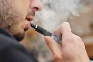 ਆਮ ਸਿਗਰਟ ਤੋਂ ਜ਼ਿਆਦਾ ਖ਼ਤਰਨਾਕ ਹੈ Vape! ਲੈ ਸਕਦੀ ਹੈ ਇਹ ਤੁਹਾਡੇ ਬੱਚਿਆਂ ਦੀ ਜਾਨ..