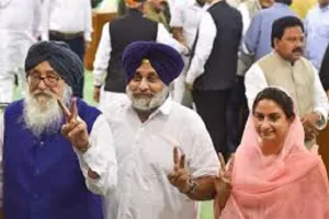 ਸੁਖਬੀਰ ਬਾਦਲ ਅਤੇ ਹਰਸਿਮਰਤ ਕੌਰ ਬਾਦਲ ਚ ਕੋਈ ਨਹੀਂ ਲੜੇਗਾ ਲੋਕ ਸਭਾ ਚੋਣ , ਅਕਾਲੀ ਦਲ ਬਣਾਏਗਾ ਇਕ ਪਰਿਵਾਰ ਇਕ ਟਿਕਟ ਦੀ ਪੋਲਿਸੀ..