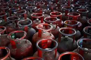 ਮਹਿੰਗਾਈ ਦਾ ਝਟਕਾ! LPG ਸਿਲੰਡਰ ਦੀਆਂ ਕੀਮਤਾਂ ਵਿਚ ਵਾਧਾ