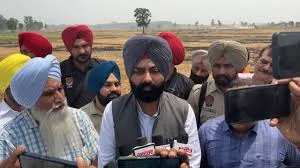 ਖਿੱਚਧੂਹ ਮੌਕੇ ਪਾਟੇ ਮੰਤਰੀ ਲਾਲਜੀਤ ਭੁੱਲਰ ਦੇ ਕੱਪੜੇ !