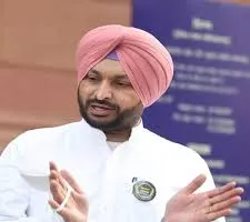 ਆਪ’ ਨੂੰ ਲੈ ਕੇ ਬੀਜੇਪੀ ਉਮੀਦਵਾਰ ਰਵਨੀਤ ਬਿੱਟੂ ਦਾ ਵੱਡਾ ਬਿਆਨ ਕਿਹਾ ” AAP ਆਮ ਠੇਕਾ ਪਾਰਟੀ “
