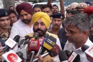 CM ਭਗਵੰਤ ਮਾਨ ਨੇ ਤਿਹਾੜ ਜੇਲ੍ਹ ‘ਚ ਕੇਜਰੀਵਾਲ਼ ਨਾਲ ਕੀਤੀ ਮੁਲਾਕਾਤ ,ਅੱਧੇ ਘੰਟੇ ਤੱਕ ਚੱਲੀ ਮੀਟਿੰਗ..