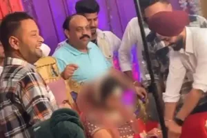 ਜਵਾਨ ਹੁੰਦੇ ਪੁੱਤ ਦੀ ਵੀ ਨਾ ਕੀਤੀ ਸ਼ਰਮ, ਸਭ ਹੱਦਾਂ ਟੱਪ Boyfriend ਨਾਲ ਭੱਜੀ