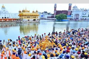 ਸ੍ਰੀ ਗੁਰੂ ਅਰਜਨ ਦੇਵ ਜੀ ਦੇ ਸ਼ਹੀਦੀ ਦਿਹਾੜੇ ਮੌਕੇ ਸ੍ਰੀ ਹਰਿਮੰਦਰ ਸਾਹਿਬ ‘ਚ ਵੱਡੀ ਗਿਣਤੀ ਸੰਗਤਾਂ ਹੋਈਆਂ ਨਤਮਸਤਕ