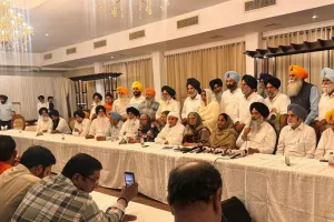 ਸ਼੍ਰੋਮਣੀ ਅਕਾਲੀ ਦਲ ‘ਚ ਬਗਾਵਤ , ਸੁਖਬੀਰ ਬਾਦਲ ਦੇ ਖ਼ਿਲਾਫ਼ ਮਤਾ ਪਾਸ…