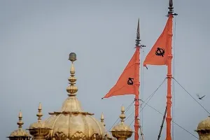 ਗੁਰੂ ਘਰਾਂ ‘ਤੇ ਬਸੰਤੀ ਨਿਸ਼ਾਨ ਸਾਹਿਬ ਝੁਲਾਉਣ ਦੇ ਹੁਕਮ, ਕੇਸਰੀ ਭਗਵੇਂ ਰੰਗ ਦਾ ਭੁਲੇਖਾ ਪਾਉਂਦੈ: SGPC