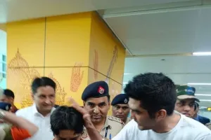 ਵਿਨੇਸ਼ ਫੋਗਾਟ ਦਾ ਸ਼ਾਨਦਾਰ ਸਵਾਗਤ…ਦਿੱਲੀ ਏਅਰਪੋਰਟ ‘ਤੇ ਪਹੁੰਚਦੇ ਹੀ ਹੋਏ ਬੇਹੱਦ ਭਾਵੁਕ