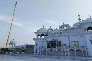 ਤਖ਼ਤ ਸ੍ਰੀ ਕੇਸਗੜ੍ਹ ਸਾਹਿਬ ਵਿਖੇ ਨਿਸ਼ਾਨ ਸਾਹਿਬ ’ਤੇ ਚੜ੍ਹਾਇਆ ਬਸੰਤੀ ਰੰਗ ਦਾ ਚੋਲਾ