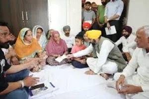 CM ਮਾਨ ਨੇ ਚੁੱਕੀ ਸ਼ਹੀਦਾਂ ਦੇ ਪਰਿਵਾਰਾਂ ਦੀ ਜਿੰਮੇਦਾਰੀ ਵੰਡ ਰਹੇ 1-1ਕਰੋੜ ਦੇ ਚੈੱਕ