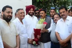 ਬੀਜੇਪੀ ਮੰਤਰੀ ਰਵਨੀਤ ਬਿੱਟੂ ਨੇ ਸ਼ੰਭੂ ਅਤੇ ਟਿੱਕਰੀ ਬਾਰਡਰ ‘ਤੇ ਡਟੇ ਕਿਸਾਨਾਂ ‘ਤੇ ਸਾਧਿਆ ਨਿਸ਼ਾਨਾ, ਬੋਲੇ ‘ਪੰਜਾਬ ਨੂੰ ਬਰਬਾਦ ਕਰਨ ‘ਤੇ ਲੱਗੇ ਹੋਏ…’