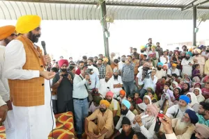 ਪੰਚਾਇਤੀ ਚੋਣਾਂ ਦੇ ਦੌਰਾਨ ਆਪਣੇ ਜੱਦੀ ਪਿੰਡ ਪਹੁੰਚੇ CM Mann , ਪਿੰਡ ਵਾਸੀਆਂ ਨੂੰ ਕੀਤੀ ਅਪੀਲ