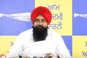 ਕਾਂਗਰਸ ਤੇ ਅਕਾਲੀ ਦਲ ਦੇ ਗ਼ੁੰਡਿਆਂ ਨੇ ਕੁੱਟੇ ਆਪ ਦੇ ਵਰਕਰ – MP ਮਲਵਿੰਦਰ ਕੰਗ