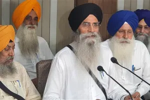 ਹਵਾਈ ਅੱਡਿਆਂ ‘ਤੇ ਸਿੱਖ ਕਕਾਰਾਂ ‘ਤੇ ਪਾਬੰਦੀ ਨੂੰ ਲੈ ਕੇ ਵੱਡੇ ਐਕਸ਼ਨ ਦੀ ਤਿਆਰੀ ‘ਚ SGPC