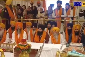 ਪਹਿਲੀ ਪਾਤਸ਼ਾਹੀ ਸ੍ਰੀ ਗੁਰੂ ਨਾਨਕ ਦੇਵ ਜੀ ਦਾ 555ਵਾਂ ਪ੍ਰਕਾਸ਼ ਦਿਹਾੜਾ ਅੱਜ, ਦਰਬਾਰ ਸਾਹਿਬ ਸਜਾਏ ਗਏ ਜਲੋ, ਰਾਤ ਨੂੰ ਹੋਵੇਗੀ ਆਤਿਸ਼ਬਾਜ਼ੀ
