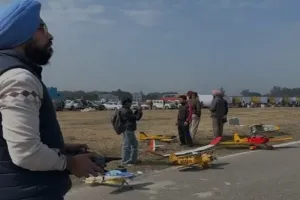 Air show 'ਚ ਹਵਾਈ ਜਹਾਜਾਂ ਤੇ ਮਾਡਲਾਂ ਦੇ ਕਰਤੱਬਾਂ ਨੇ ਮੋਹੇ ਦਰਸ਼ਕ