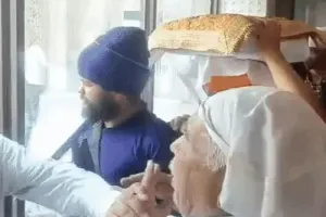 ਪਾਣੀਪਤ ਦੇ ਮੰਦਿਰਾਂ ਨਿਹੰਗ ਸਿੰਘਾਂ ਨੇ ਮਾਣ-ਸਨਮਾਨ ਦੇ ਨਾਲ ਉਠਾਏ  'ਸ੍ਰੀ ਗੁਰੂ ਗ੍ਰੰਥ ਸਾਹਿਬ'
