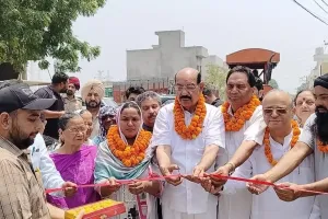 ਕੈਬਨਿਟ ਮੰਤਰੀ ਮੋਹਿੰਦਰ ਭਗਤ ਨੇ 23 ਲੱਖ ਦੀ ਲਾਗਤ ਨਾਲ ਬਣਨ ਵਾਲੀ ਸੜਕ ਦਾ ਨੀਂਹ ਪੱਥਰ ਰੱਖਿਆ