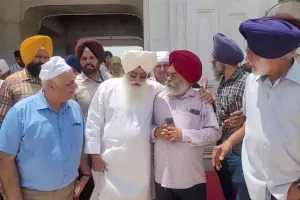 ਸ਼੍ਰੀ ਦਰਬਾਰ ਸਾਹਿਬ ਨਤਮਸਤਕ ਹੋਏ ਡੇਰਾ ਬਿਆਸ ਦੇ ਮੁੱਖੀ ਬਾਬਾ ਗੁਰਿੰਦਰ ਸਿੰਘ ਢਿੱਲੋਂ 