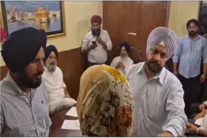 ਮਜੀਠੀਆ ਨੂੰ ਵਿਜੀਲੈਂਸ ਦੀ ਟੀਮ ਨੇ ਲਿਆ ਹਿਰਾਸਤ 'ਚ, ਪਿਛਲੇ ਗੇਟ 'ਚੋਂ ਲੈ ਕੇ ਨਿਕਲੀ ਬਾਹਰ 