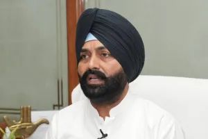 ਲਾਲਜੀਤ ਸਿੰਘ ਭੁੱਲਰ ਨੇ 12 ਨਵ-ਨਿਯੁਕਤ ਜੇਲ੍ਹ ਮੁਲਾਜ਼ਮਾਂ ਨੂੰ ਨਿਯੁਕਤੀ ਪੱਤਰ ਸੌਂਪੇ